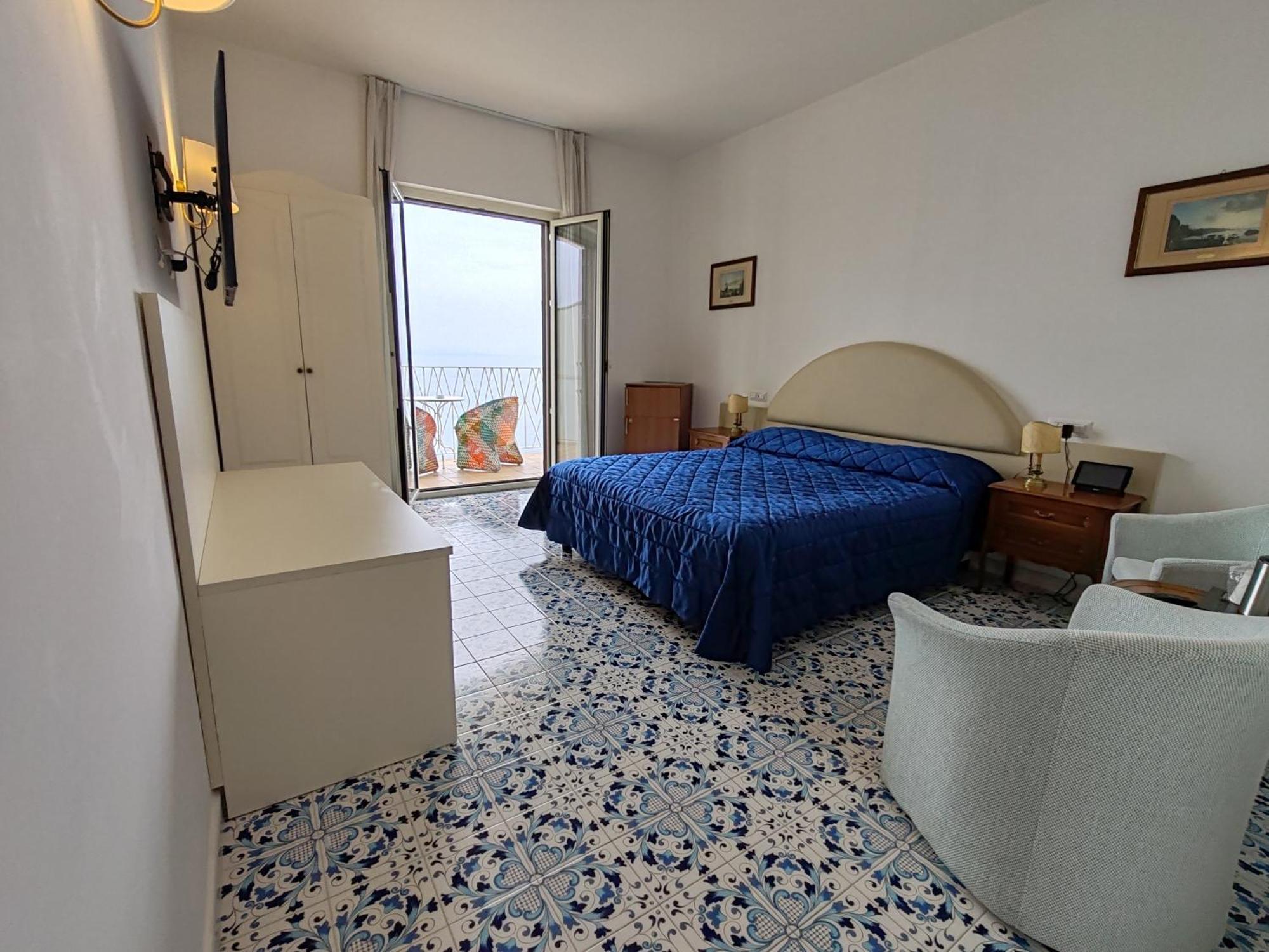 Grand Excelsior Hotel 4*